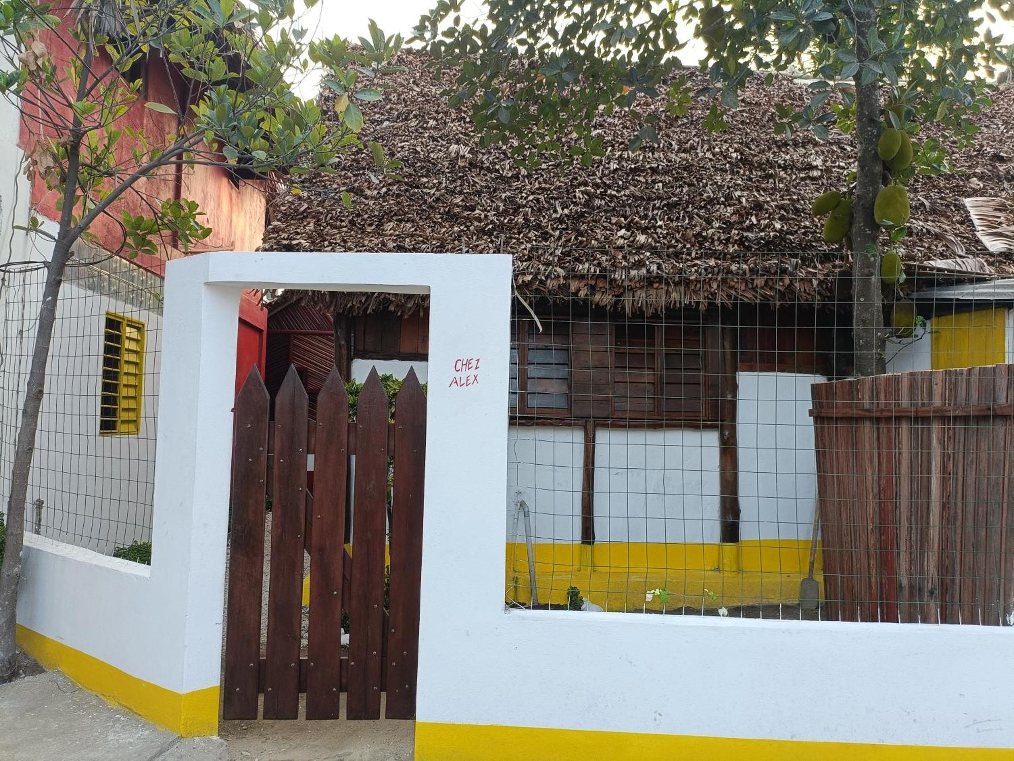 Bed and Breakfast Chez Alex Nosy-Be Exterior foto