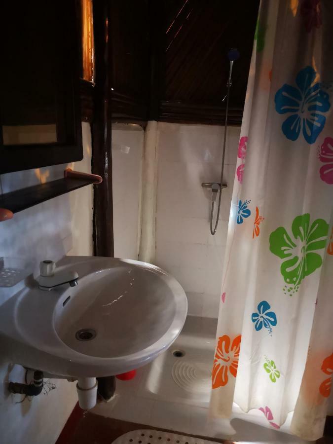 Bed and Breakfast Chez Alex Nosy-Be Exterior foto